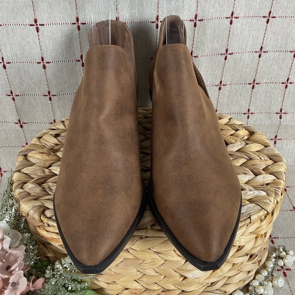 Chinese Laundry Brown Soft Leather “Focus” Bootie 38 US 7.5 Almond Toe NWOB - Picture 3 of 8